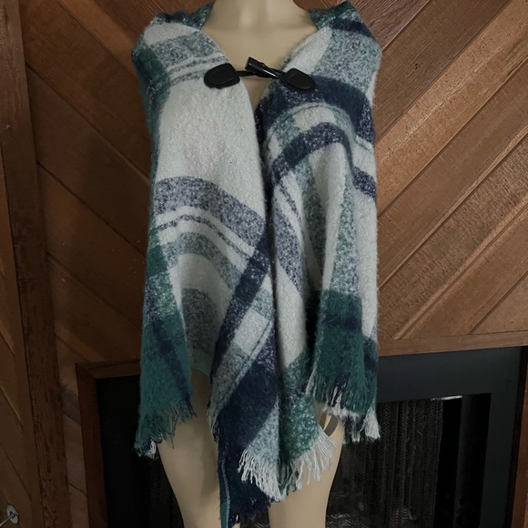 Vince Camuto Jackets & Blazers - Vince Camuto checker werap